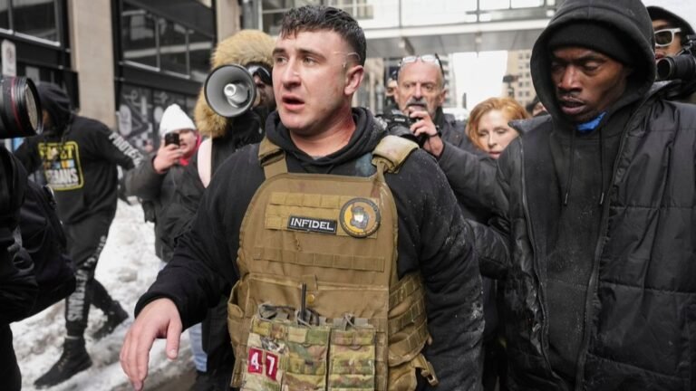 Policía investiga lanzamiento de artefacto en una protesta