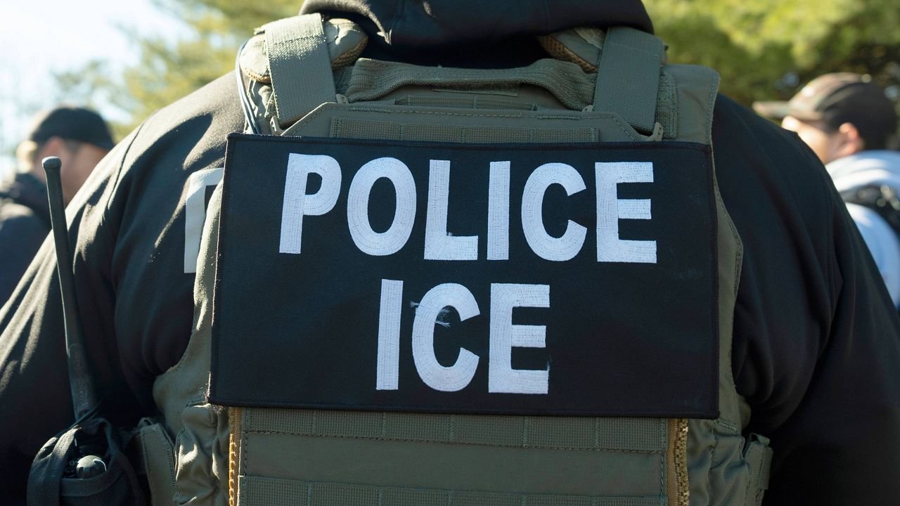 ICE arresta a reportera de noticias en español en Tennessee