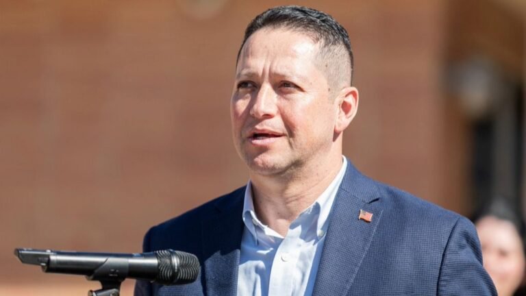 Republicanos piden a legislador de Texas abandonar campaña