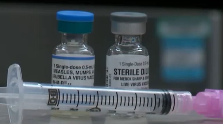 Juez bloquea cambios en las políticas de vacunación infantil