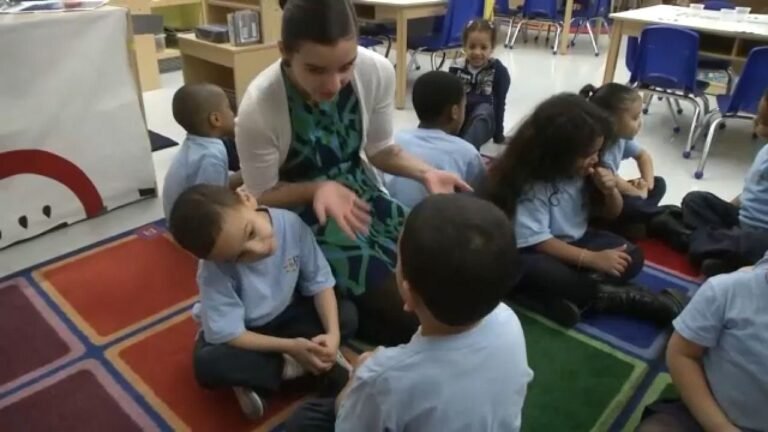 Lanzan el programa de cuidado infantil gratuito en NY